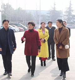 熱烈歡迎市政協(xié)副主席、市工商聯(lián)主席姚亞妹一行蒞臨全屋定制品牌客來福指導工作